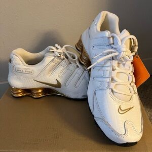 White Nike Shox